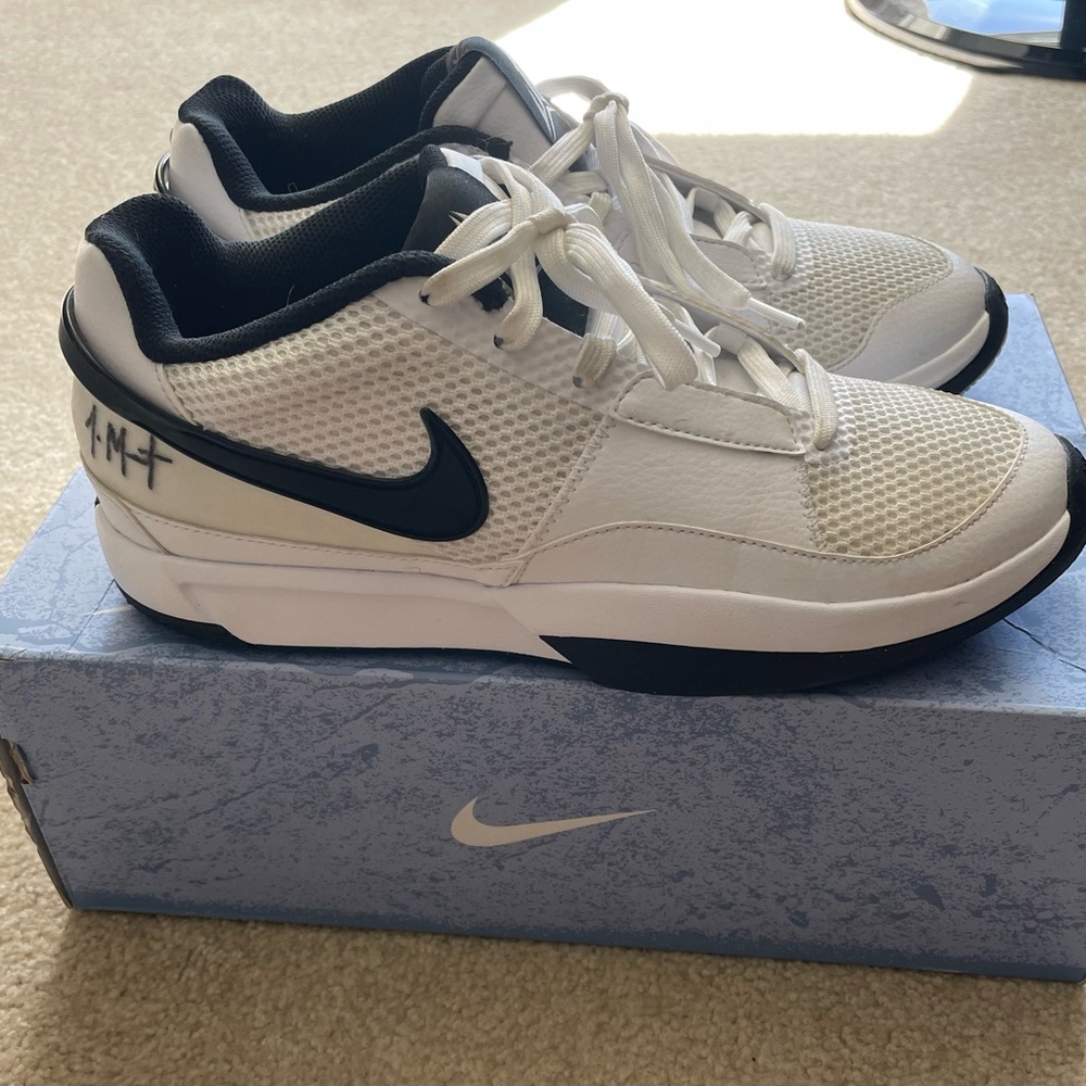 Nike Men's White and Black Athletic Sneakers